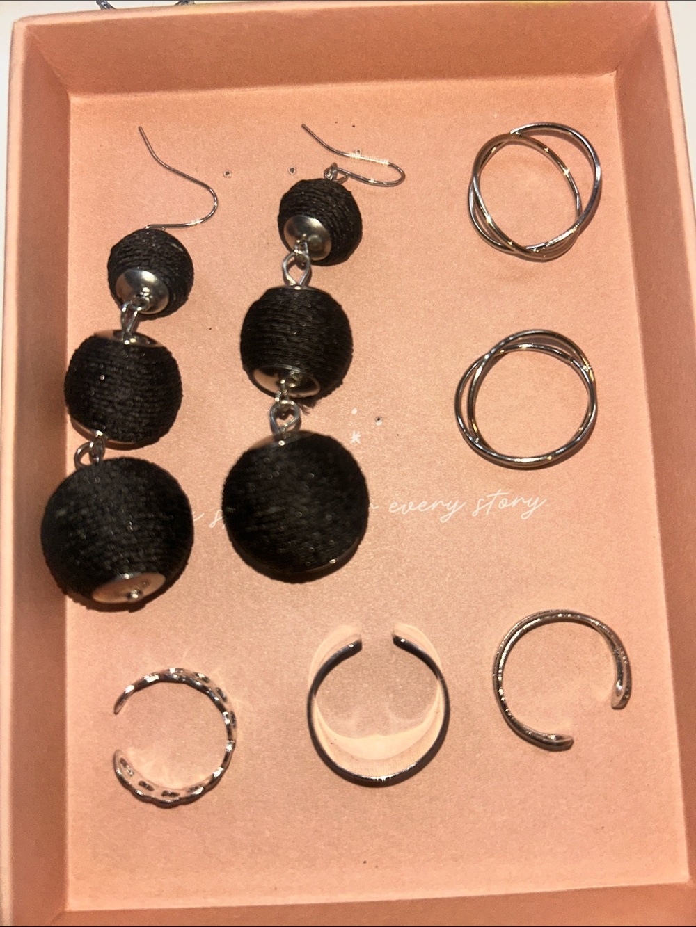 One pare of black earrings and 5 sliver rings